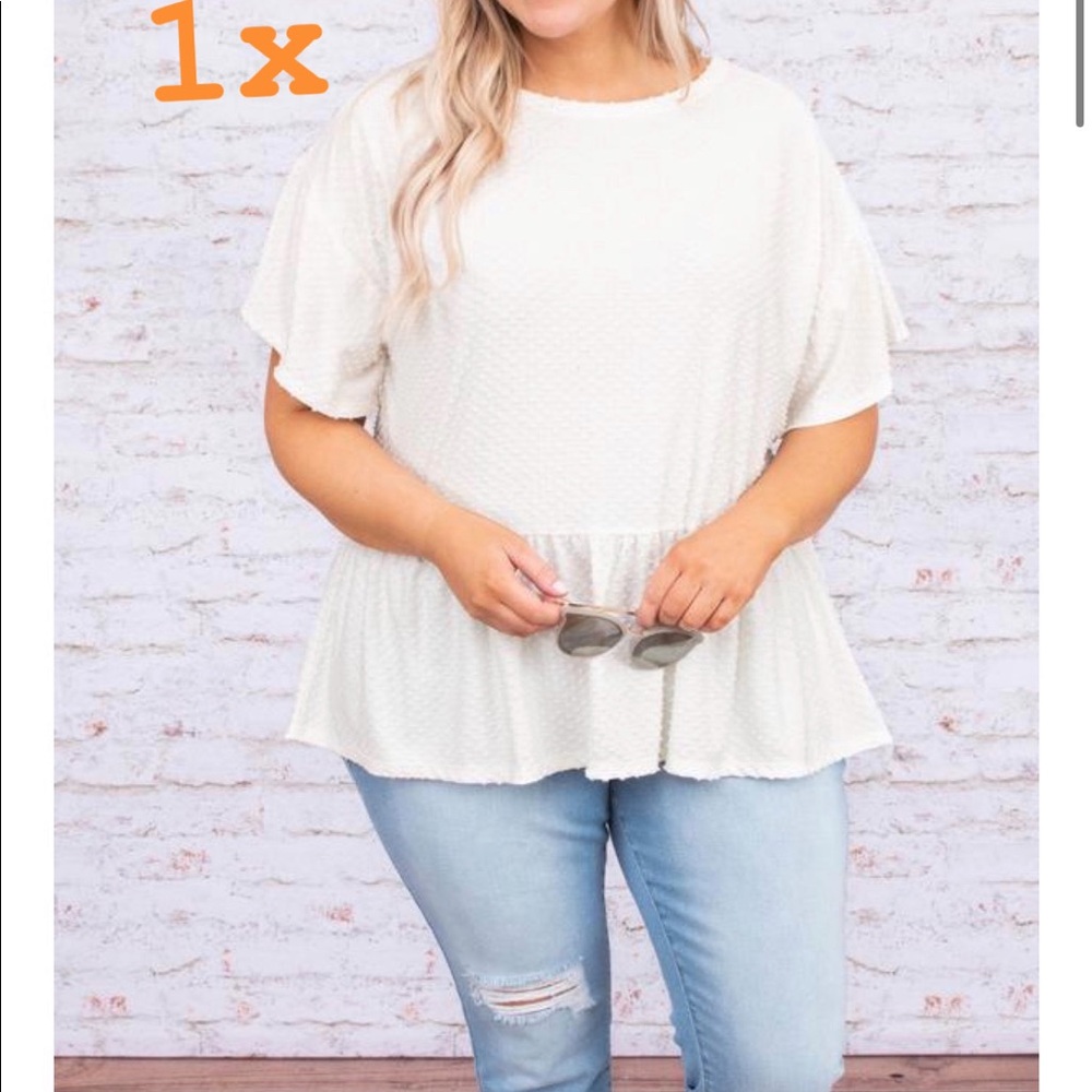 PLUS SIZE CHIC WHITE TOP